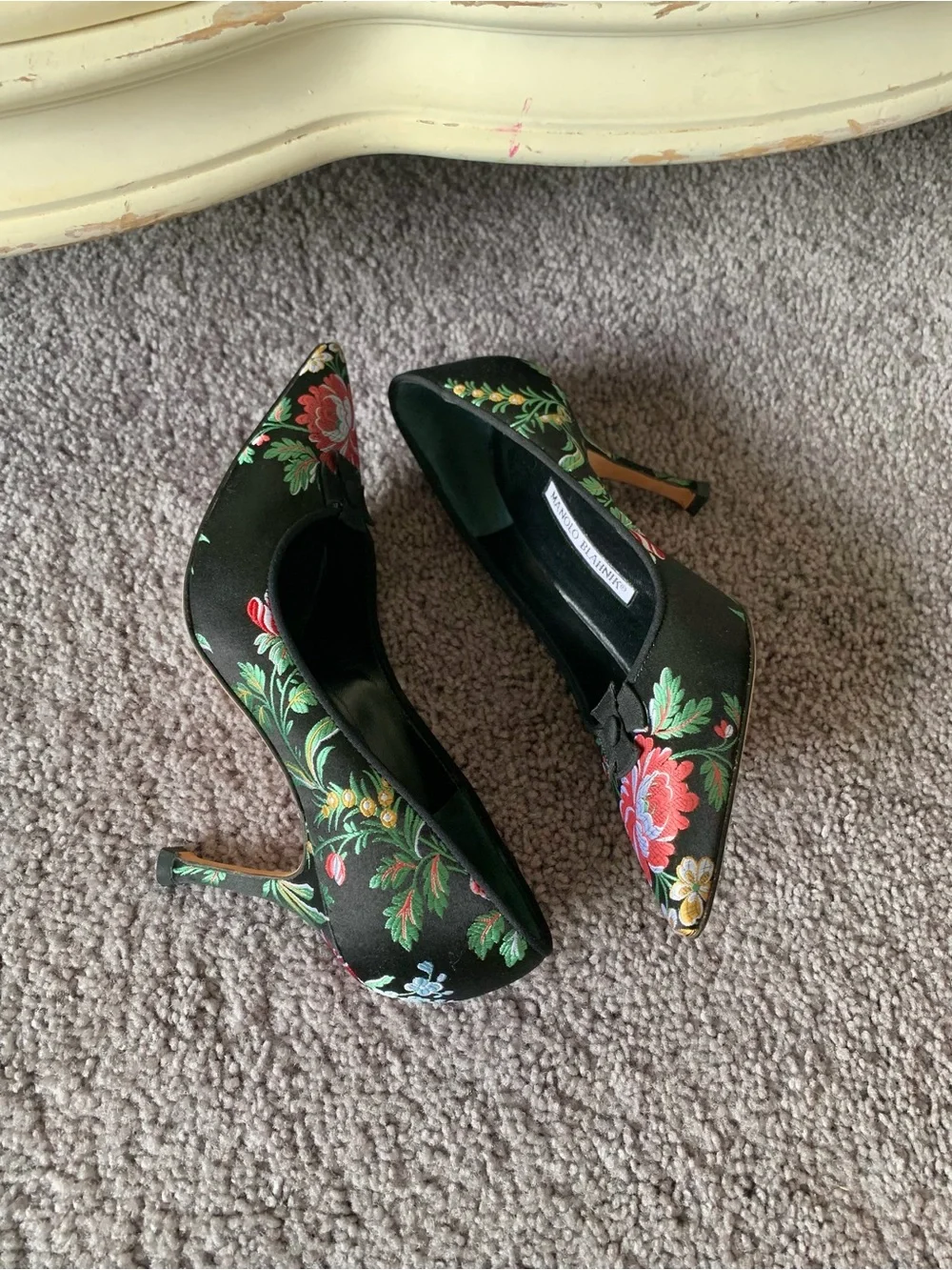 VTG Manolo Blahnik Black Pumps with Floral Embroidery